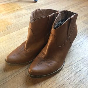 NWOT Very Volatile Western style bootie